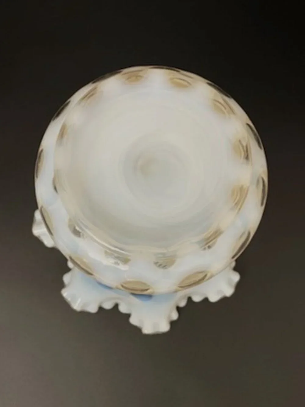 Vintage Fenton White Opalescent Coin Dot Vase with Ruffle‎ Edge 8